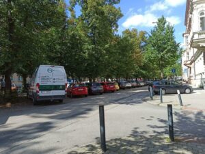 třída Kapitána Jaroše, kde je prý volných míst dle pana Mandáta a nikdo zde neparkuje ..