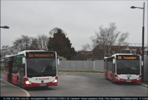Setkání dopravců WLB a Gschwindl ve smyčce linky 16A Alaudagasse ve Vídni