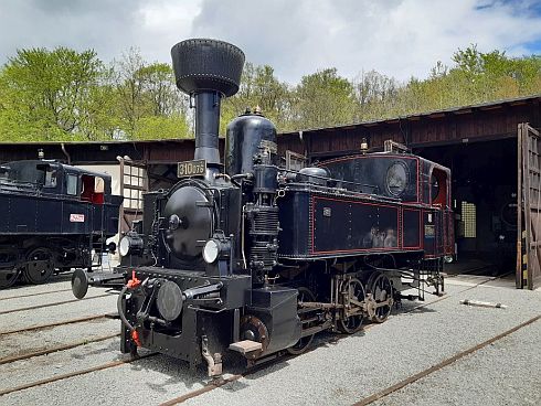lokomotiva řady 310.076 v Lužné u Rakovníka, foto ČD