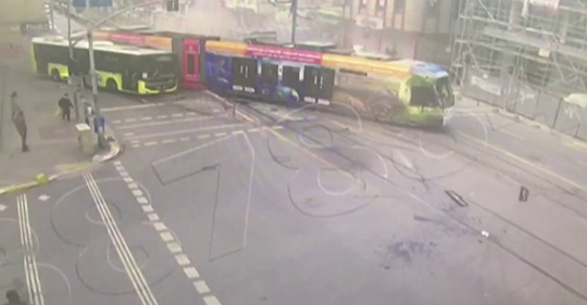 nehoda Istanbul tramvaje a autobusu