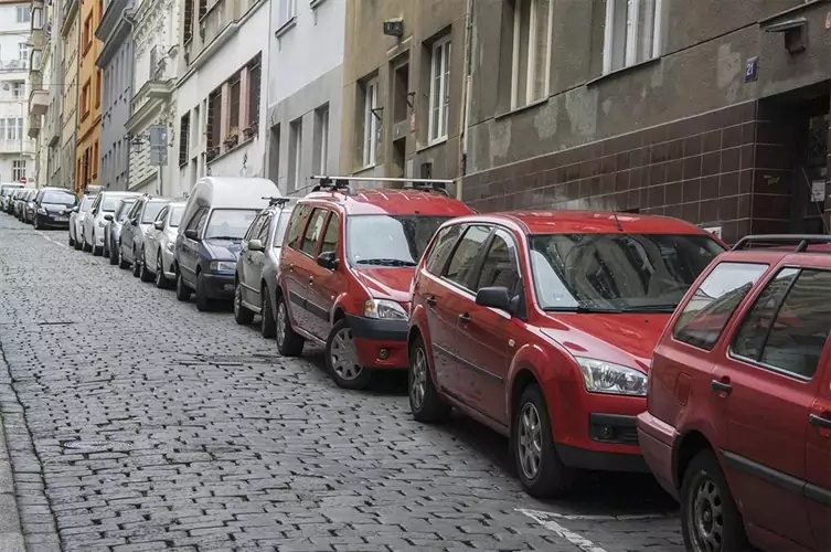 Parkování na Praze 10. Foto: Praha 10