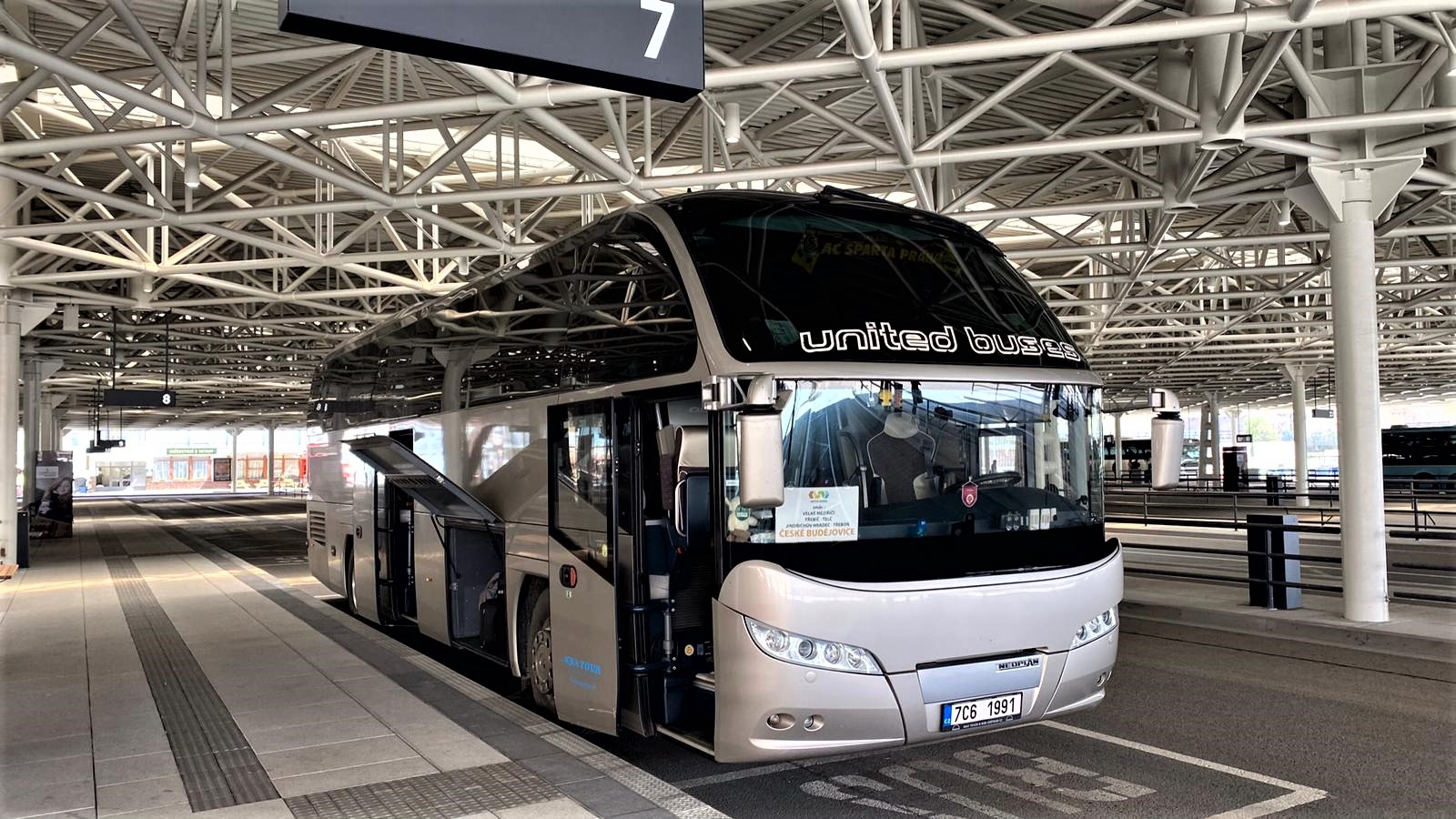 UNITED BUSES od neděle mění jízdní řády dálkových autobusů. Vrací přímé spojení Dačice – Brno