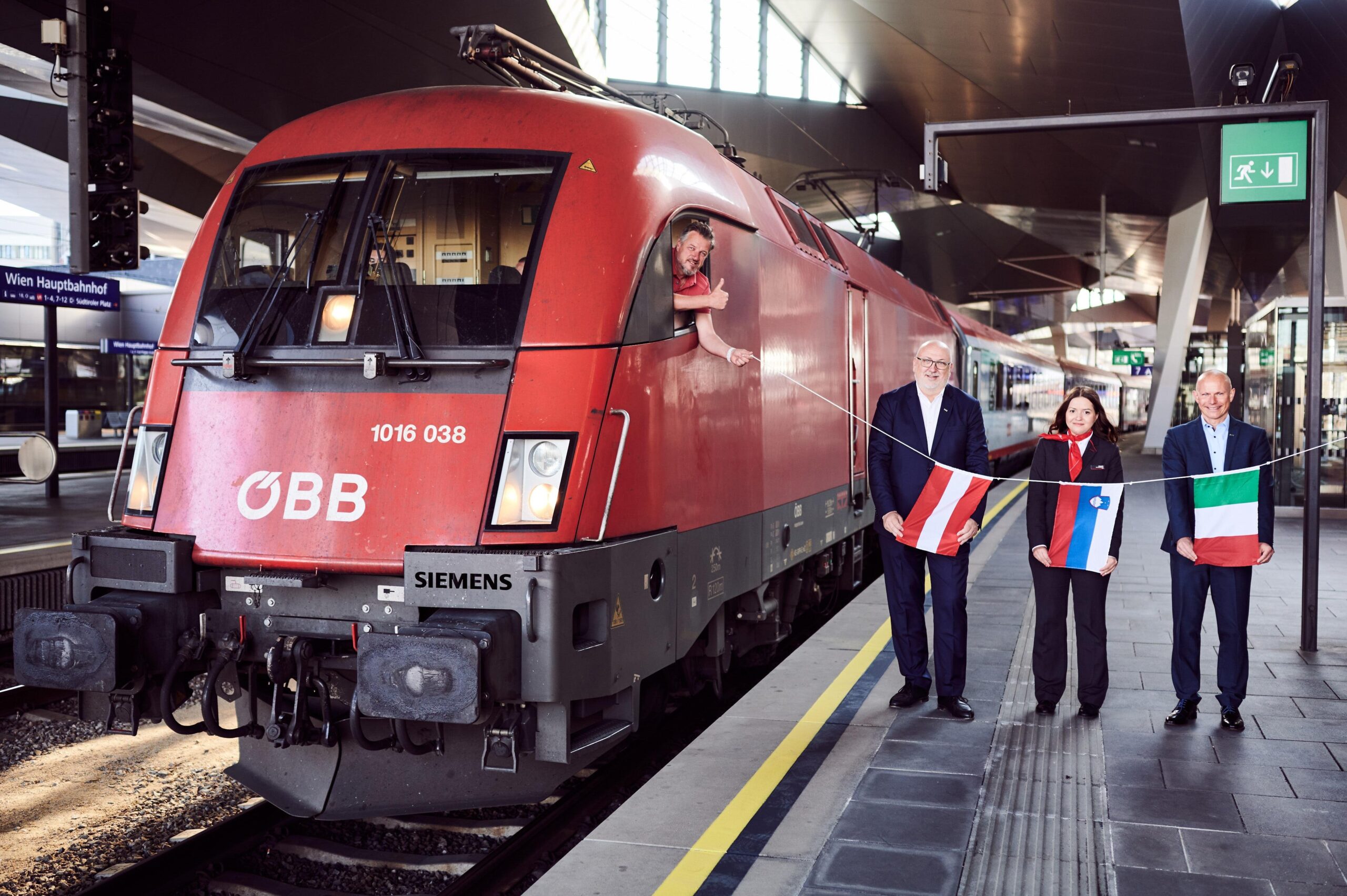 Vlajky - © ÖBB, Marek Knopp