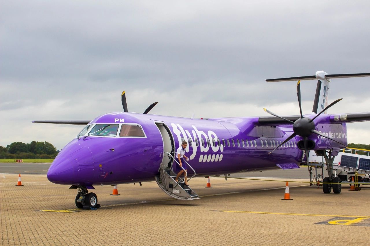 Lufthansa a Air France-KLM projevili zájem o zhroucený Flybe