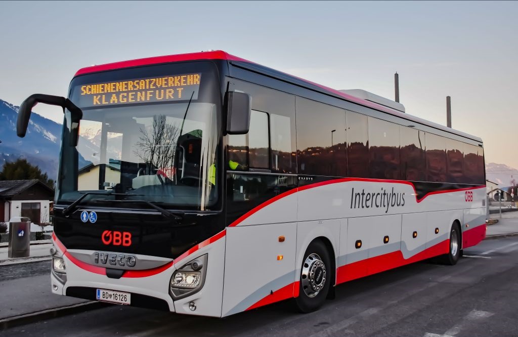 ÖBB InterCity Iveco Evadys 13m