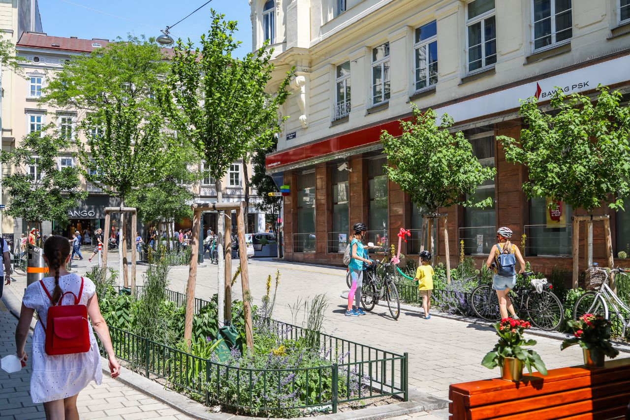 Vídeň zlepšuje podmínky pro chodce. Vytvoří nové pěší zóny, vysadí stromy a promění okolí škol