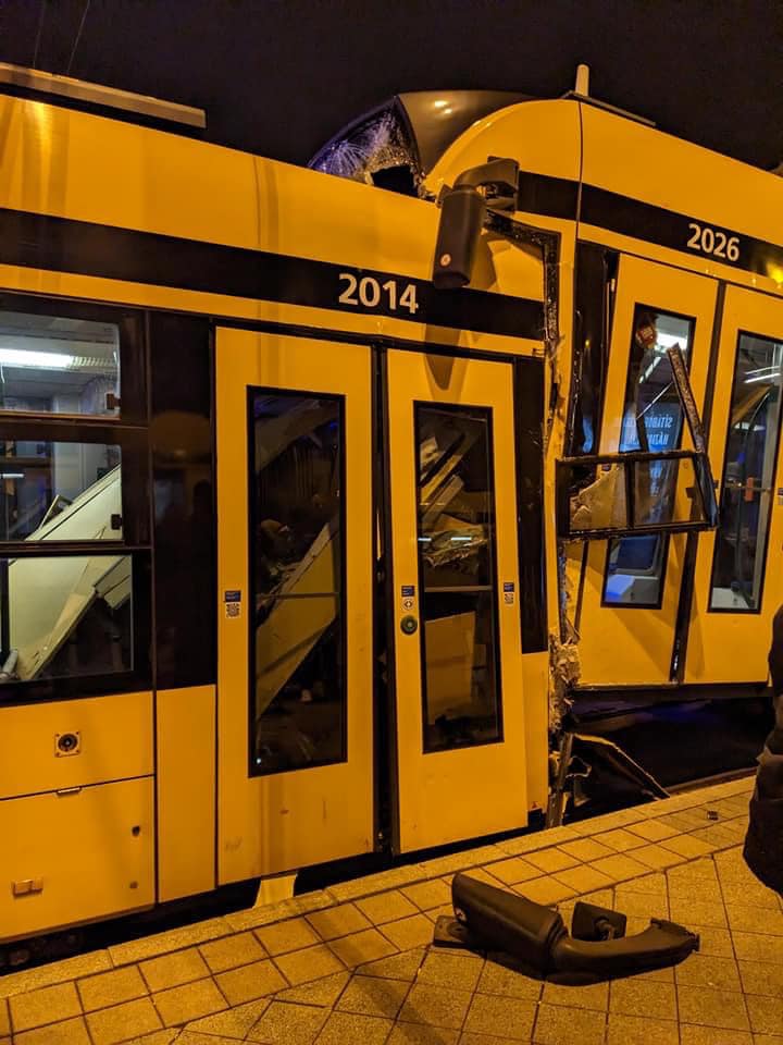 Video: Šest zraněných při srážce tramvají v Budapešti