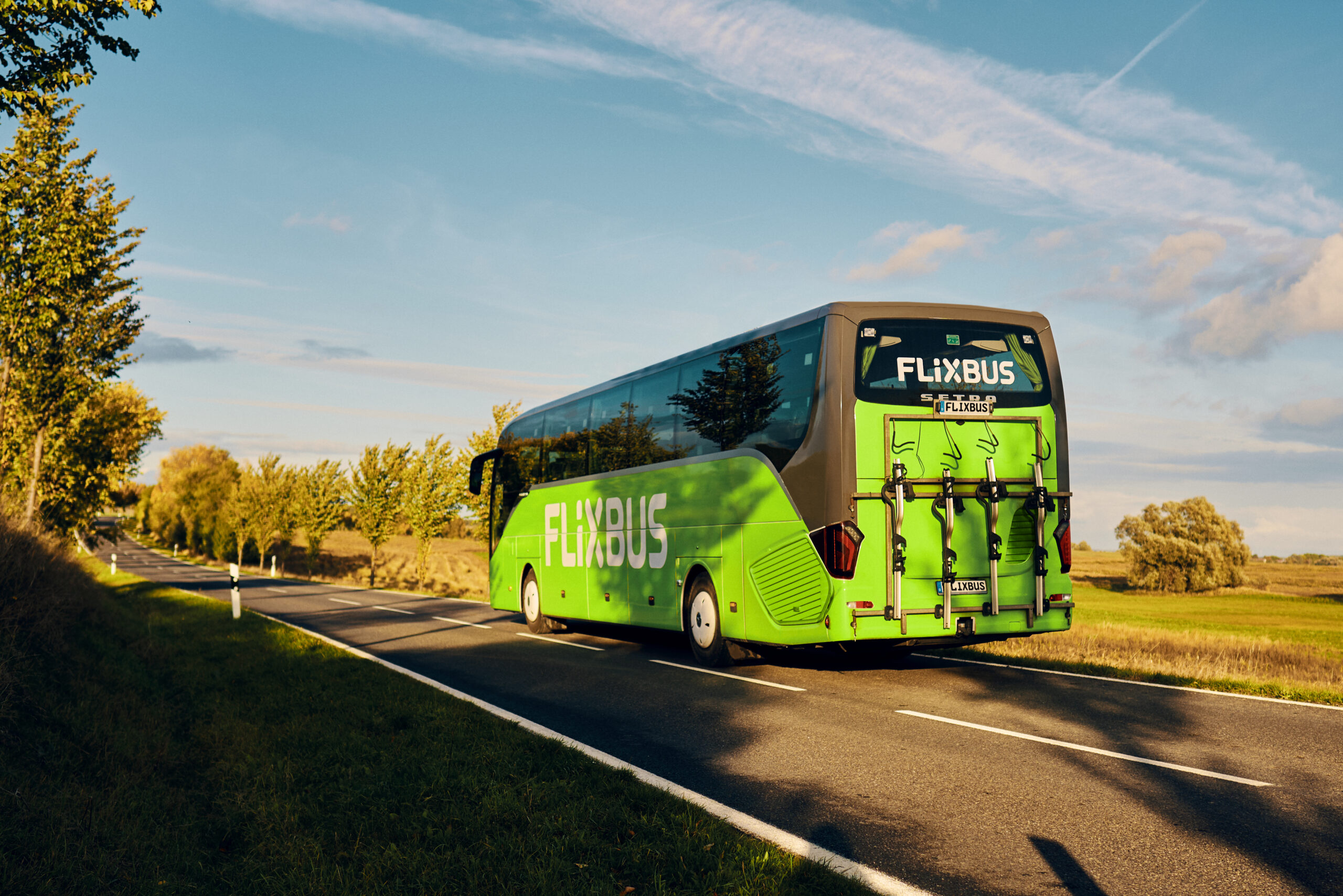 Flixbus s úchytem kol na zádi vozu, Zdroj Flixbus