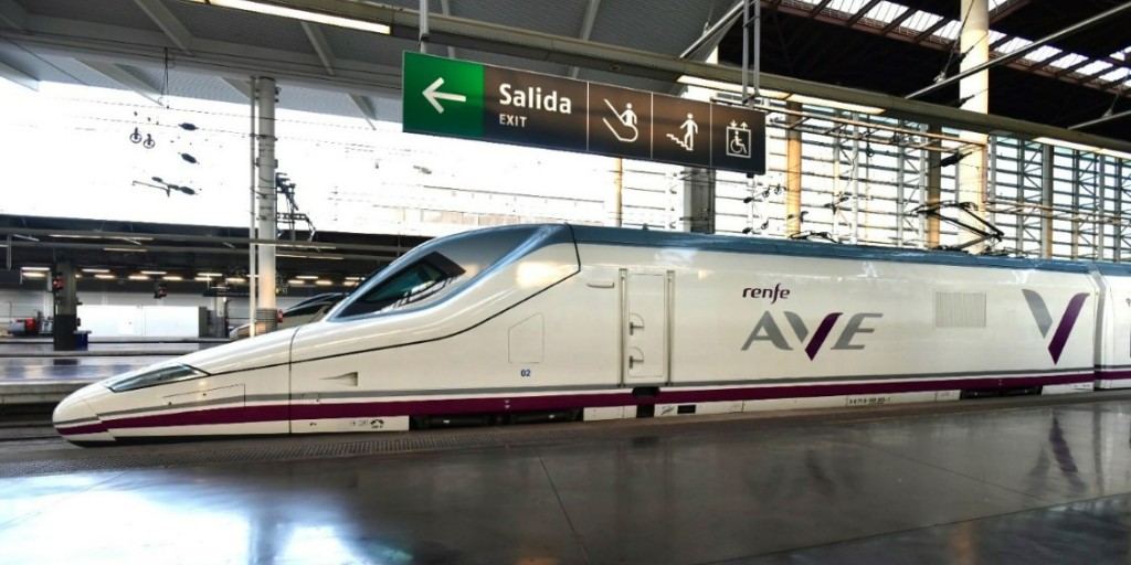 souprava AVE dopravce Renfe na nádraží v Madridu. © Renfe