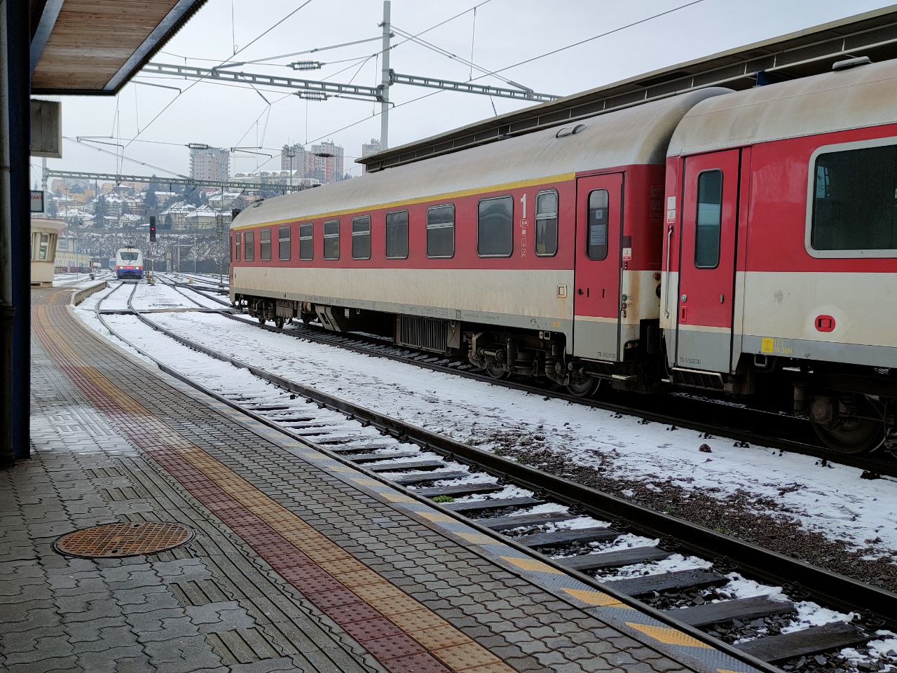 Bratislavské hlavní nádraží zpožďuje vlaky stavem kolejiště