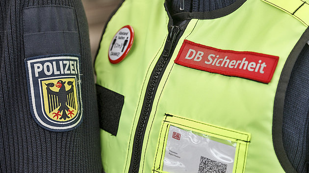Policie a ostraha DB. Foto DB/Piere Adenis