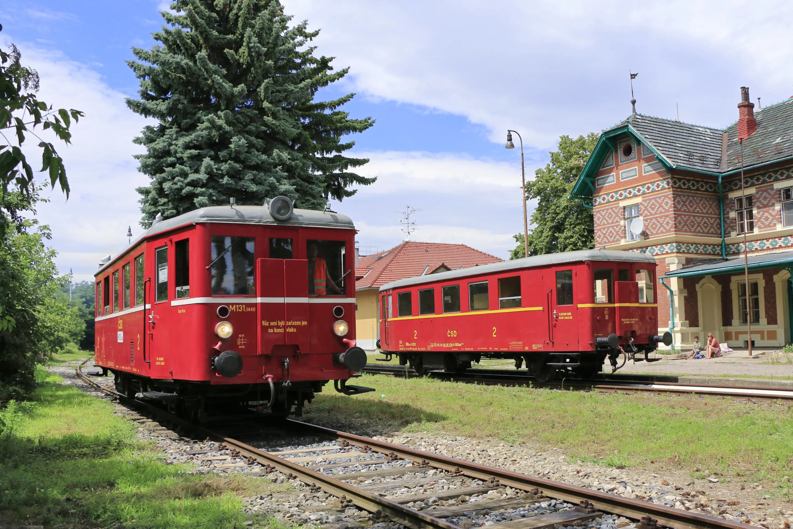 Motorový vůz M131.1 v Lednici. Zdroj: Archiv ČD.