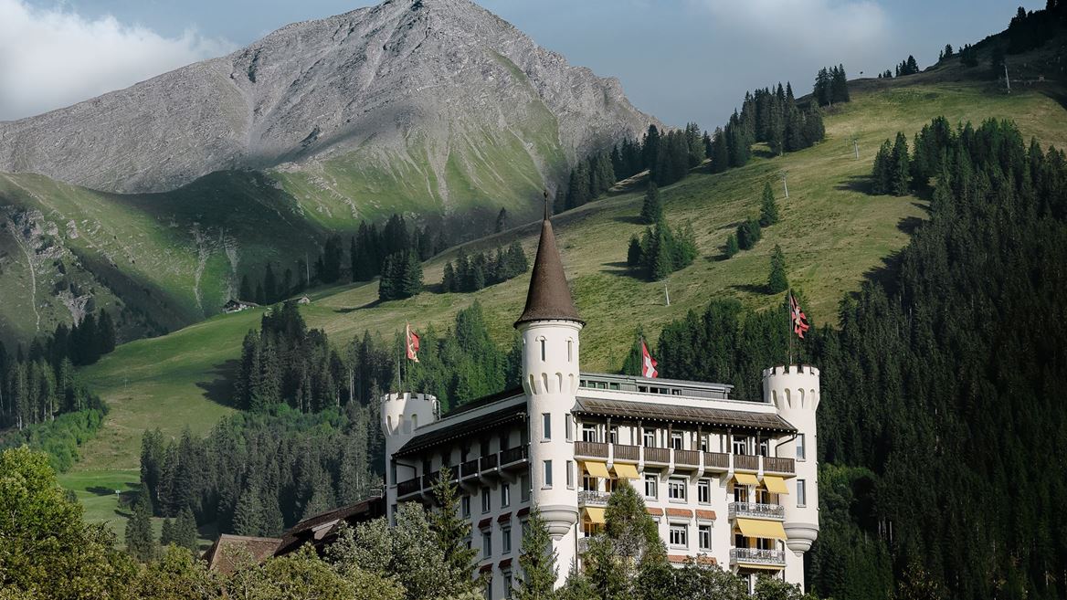 Gstaad Palace se stává prvním hotelem, který nakupuje udržitelné letecké palivo pro všechny své švýcarské obchodní cest