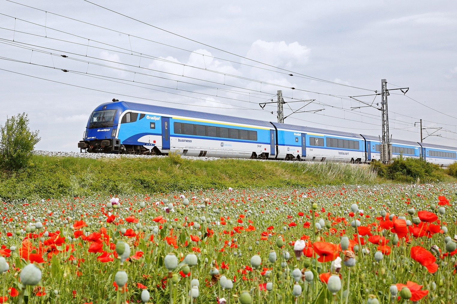 Z Prahy do Brna opět za 2,5 hodiny, vlaky railjet a EuroCity se vrací na koridor