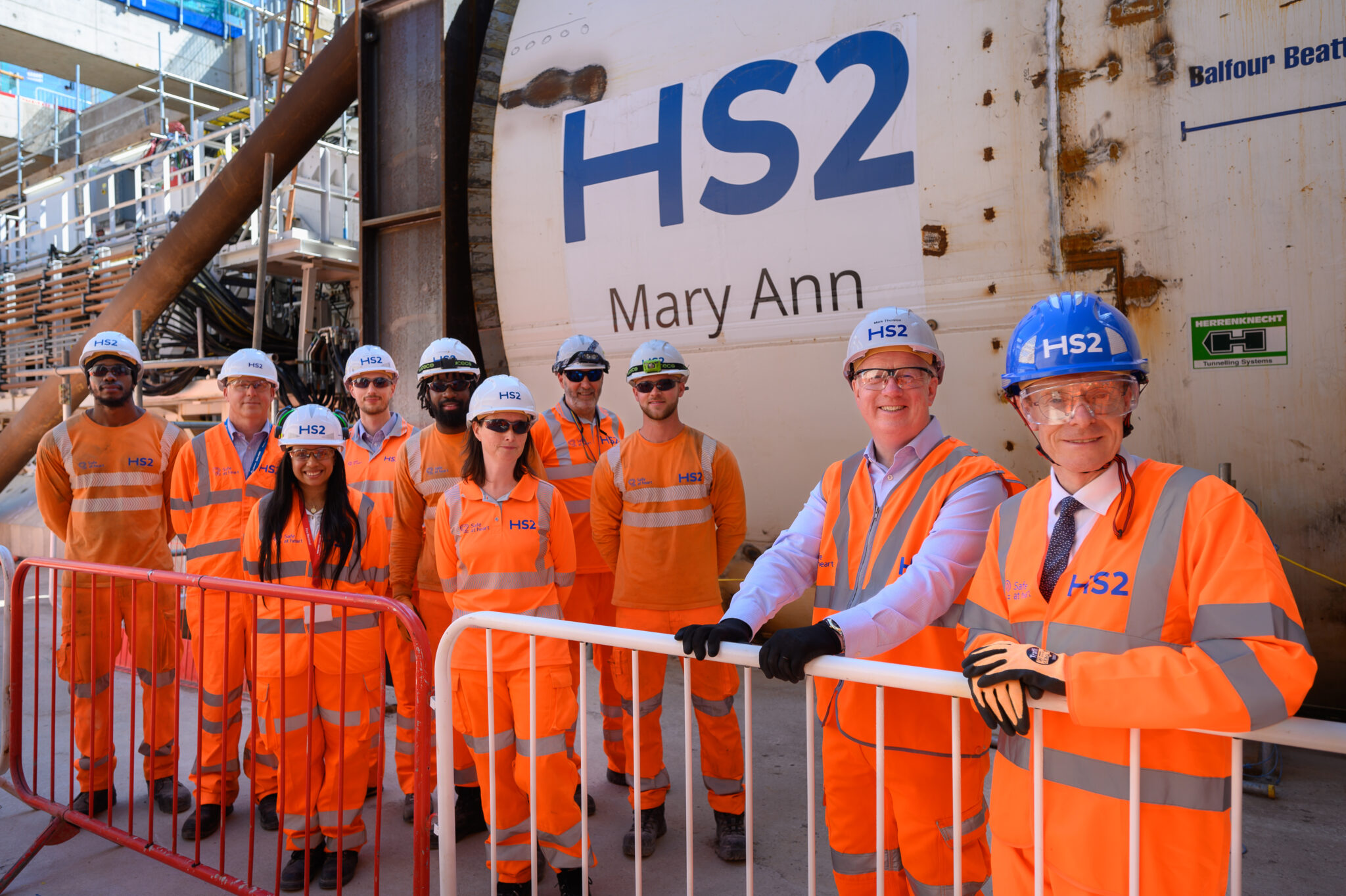 Generální ředitel HS2 Mark Thurston a starosta West Midlands Andy Street se členy týmu pro tunelování © HS2 Ltd