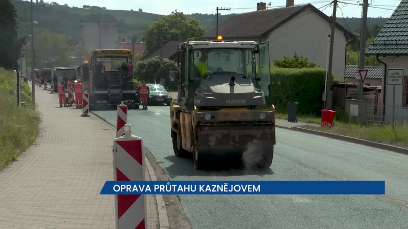 Video: Probíhá oprava průtahu Kaznějovem, provoz řídí dělníci nebo semafory