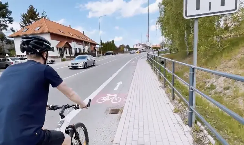 Veřejnost často netuší, jak se liší vyhrazené jízdní pruhy pro cyklisty. Změnit by to mohla výuka cyklistické infrastruktury v autoškolách