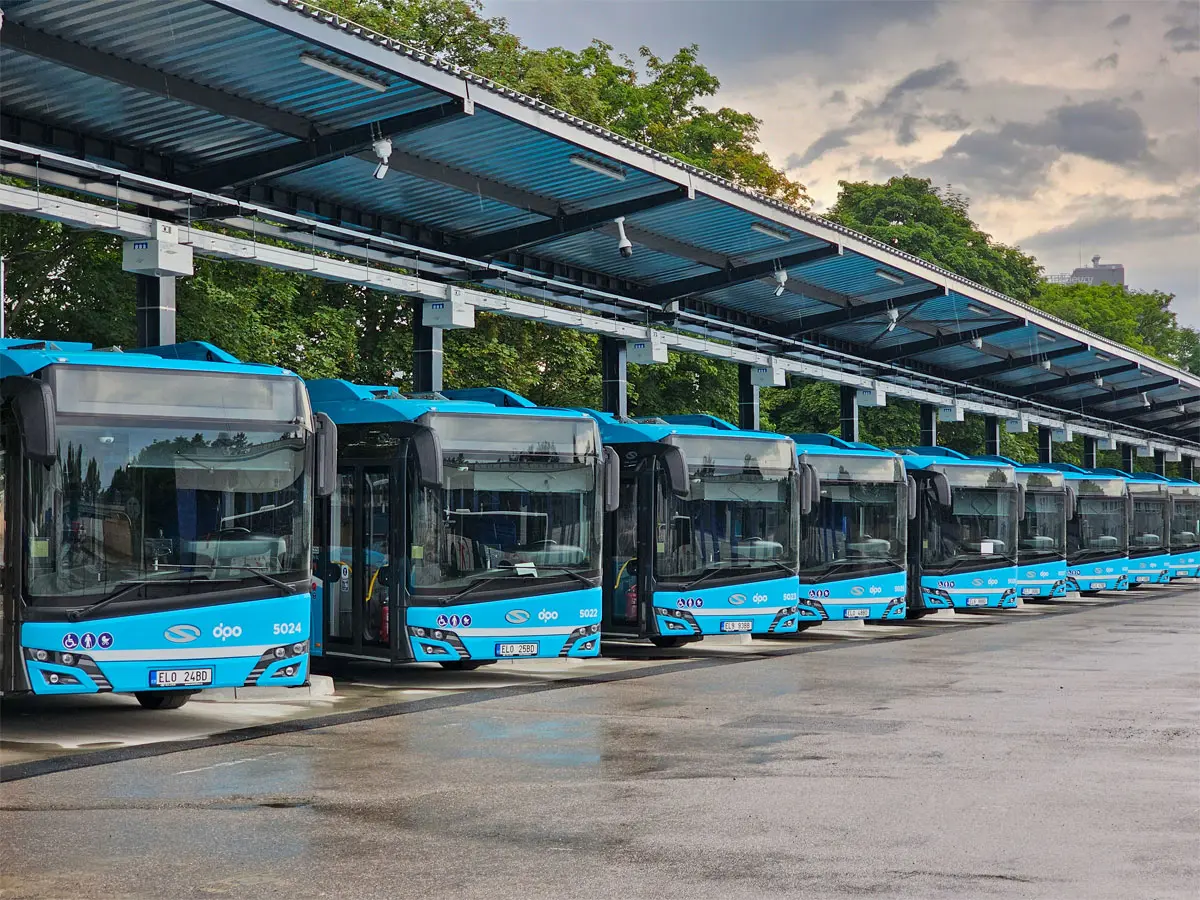 DPO zprovoznil domovskou stanici pro 18 elektrobusů v areálu na ul. Vítkovická