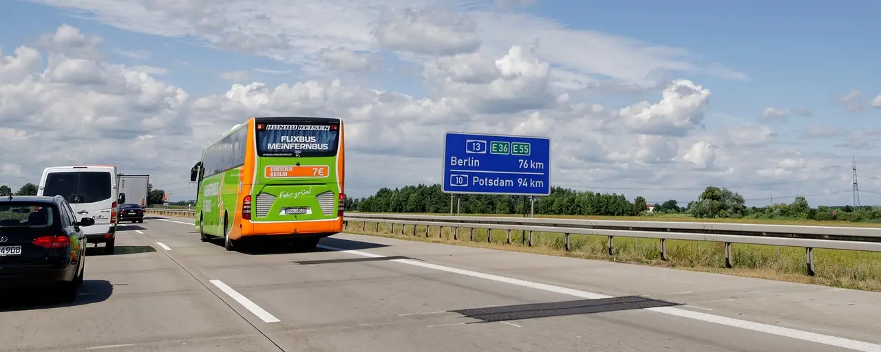 Flixbusu ubylo cestujících v Německu díky Deutschlandticket