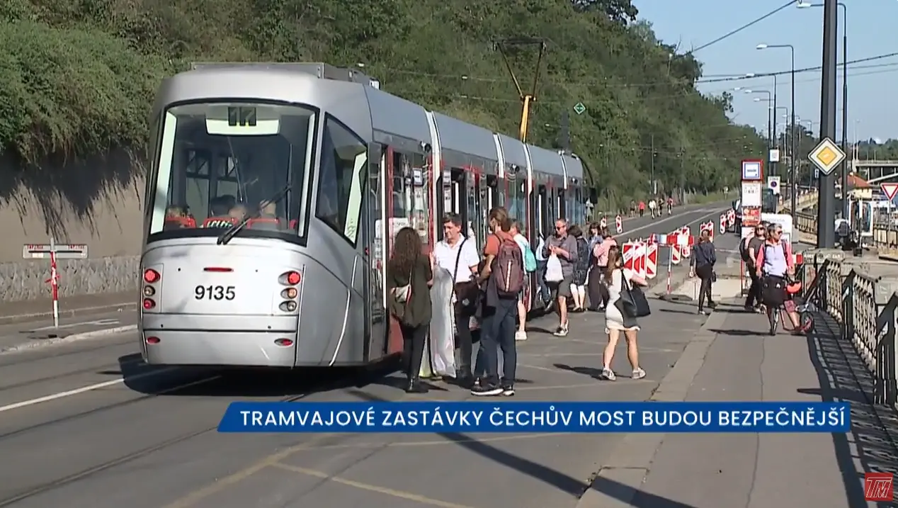 Tramvajové zastávky Čechově mostě budou bezpečnější