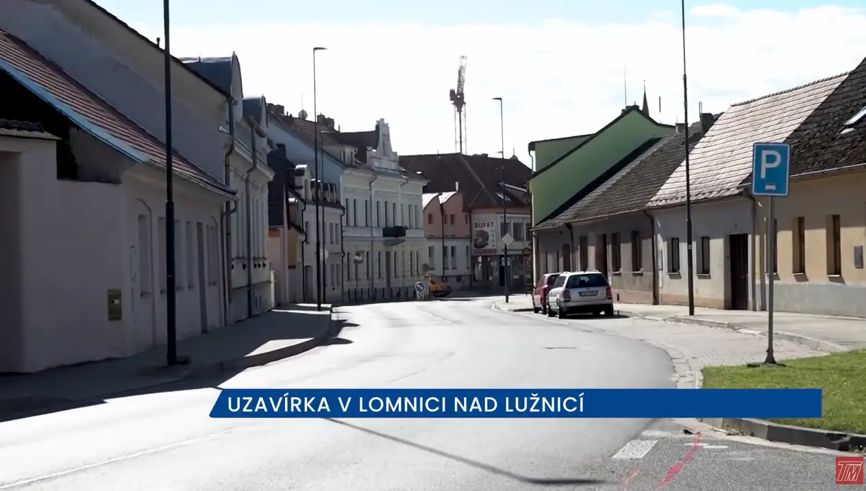 Uzavírka silnice I/24 v Lomnici nad Lužnicí potrvá do začátku listopadu, na místě je úplná uzavírka