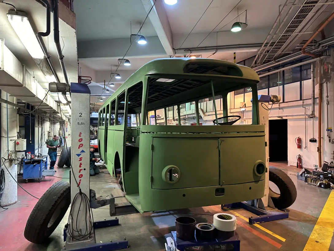 DPMB se pustil do opravy trolejbusu 9Tr, pracovníky dílen čekají tisíce hodin práce