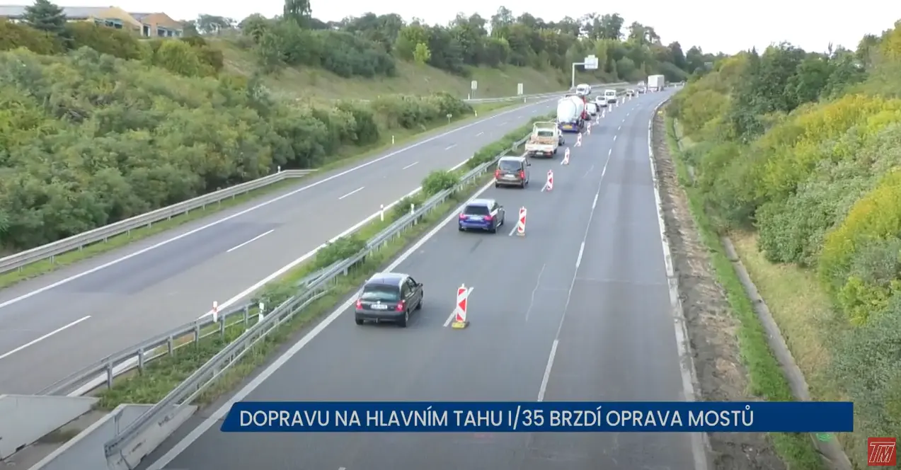 Dopravu na hlavním tahu I/35 brzdí oprava mostů