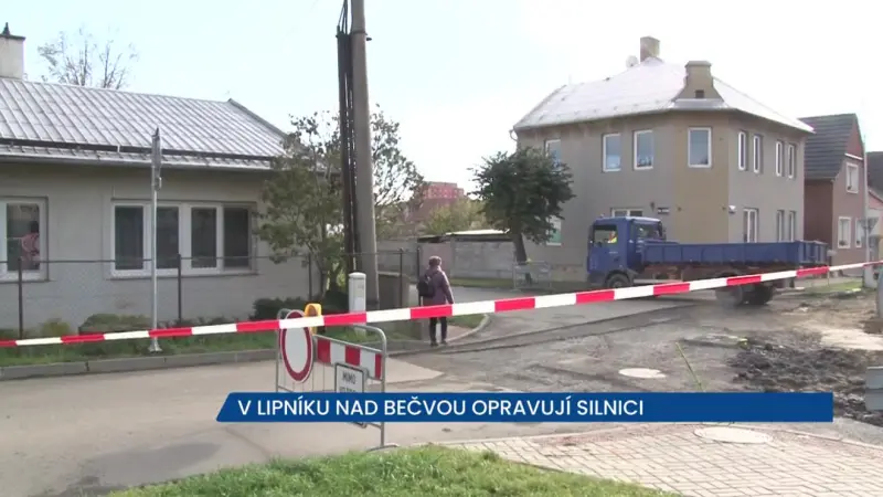 V Lipníku nad Bečvou opravují silnici, objížďka vede přes nádraží