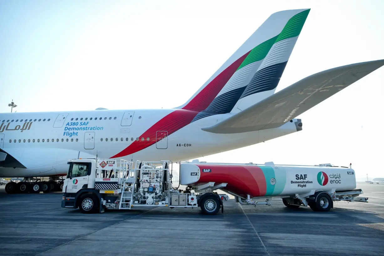 Neste umožňuje Emirates provozovat první předváděcí let Airbusu A380 na světě s jedním motorem poháněným se 100% SAF