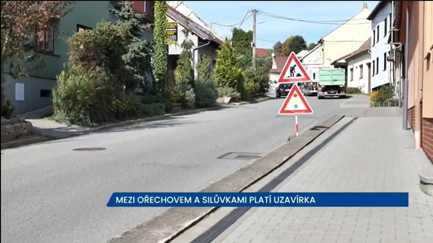 V Ořechově se rekonstruuje křižovatka, Jeřábkova ulice je uzavřena, řidiči musí objížďkami