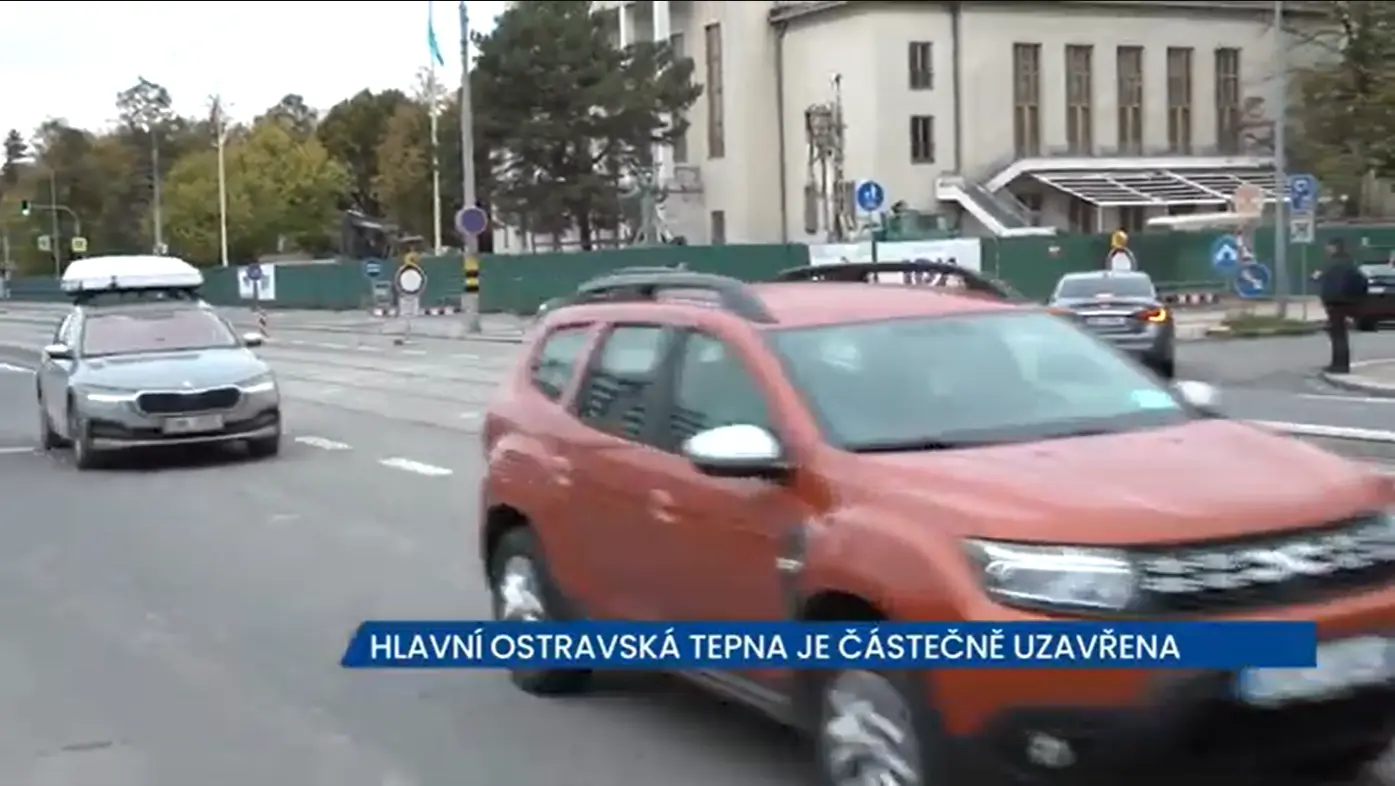 Ostravská tepna je částečně uzavřena, staví se vodovodní přípojky ke kulturnímu domu