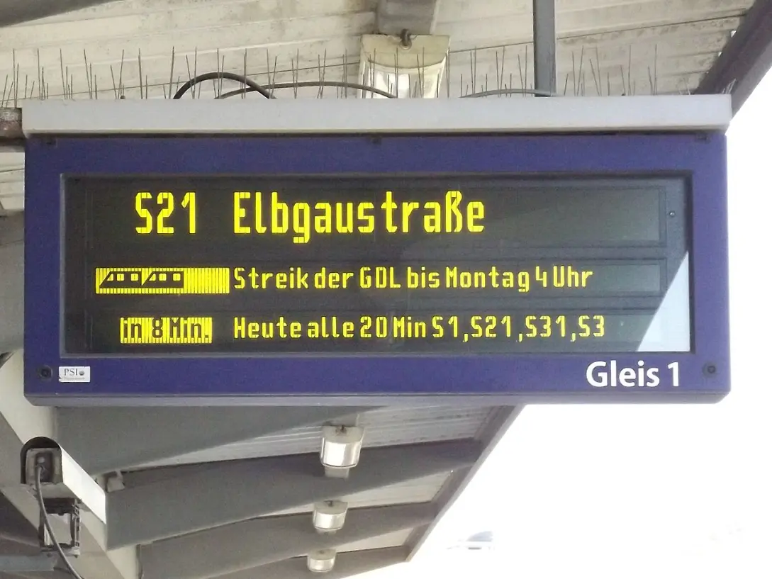 Dopad stávky na provoz vlaků S-Bahn v Hamburgu. Foto Joachim Müllerchen, wikipedia