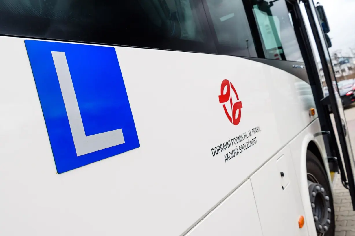 Většina učitelů autoškol by uvítala vybavení vozidel autokamerou, mladým řidičům poskytuje pocit většího bezpečí
