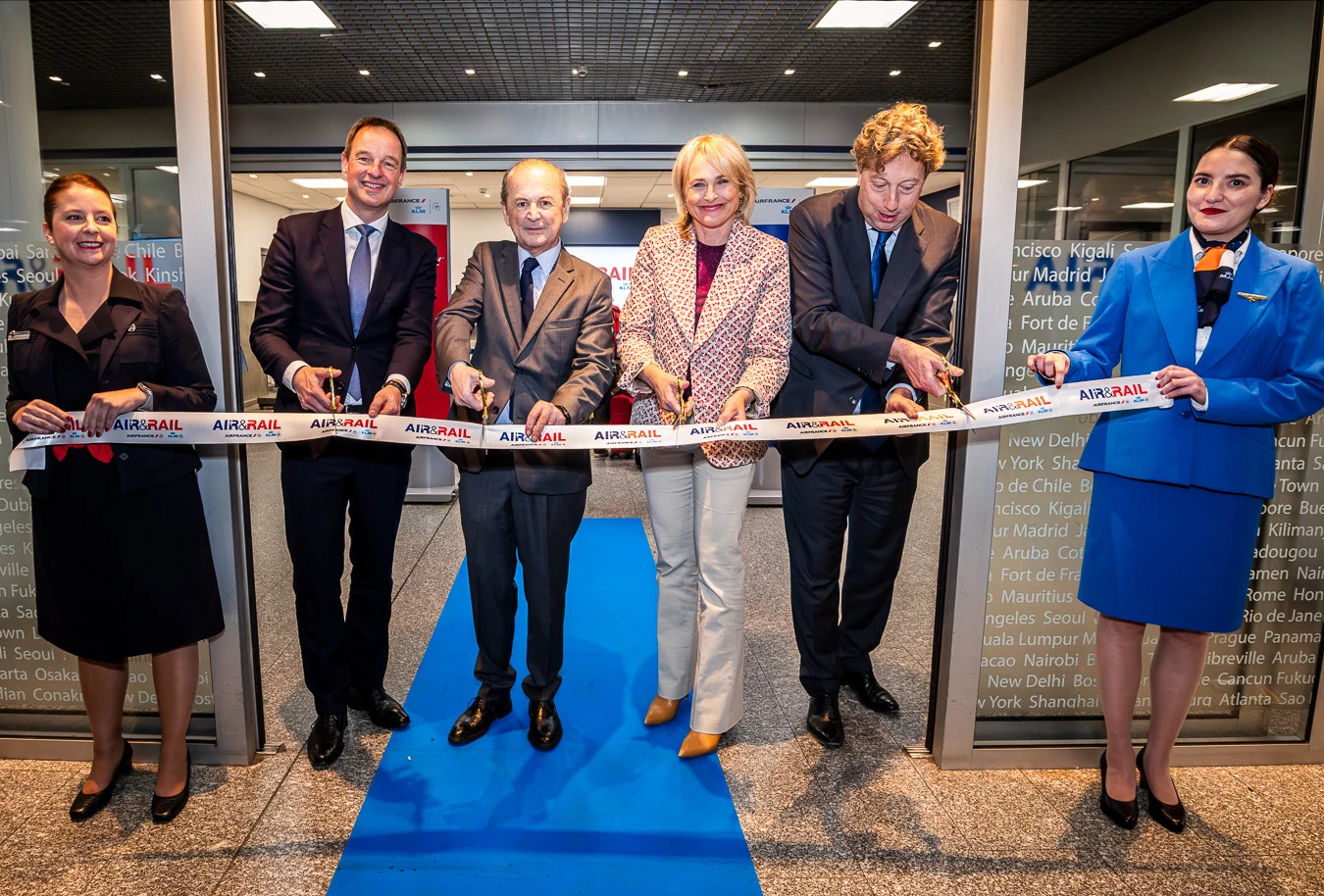 Zleva doprava: Bas Gerressen (SVP KLM Benelux, Nizozemský Karibik a Surinam), François Sénémaud (francouzský velvyslanec v Belgii), Marjan Rintel (CEO KLM) a Pieter Jan Kleiweg de Zwaan (stálý zástupce Nizozemska při EU)