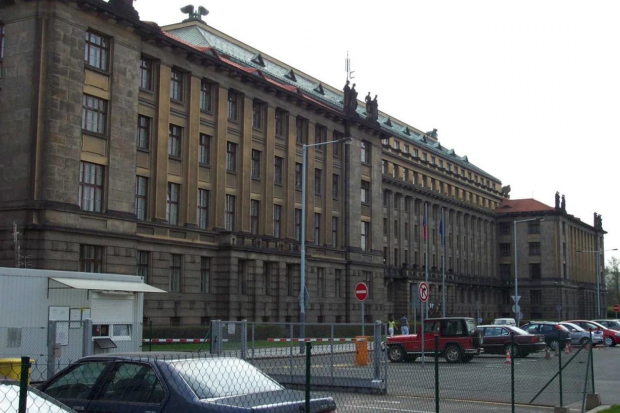 Sídlo Českých Drah v budově Ministerstva Dopravy ČR. Zdroj wikipedie