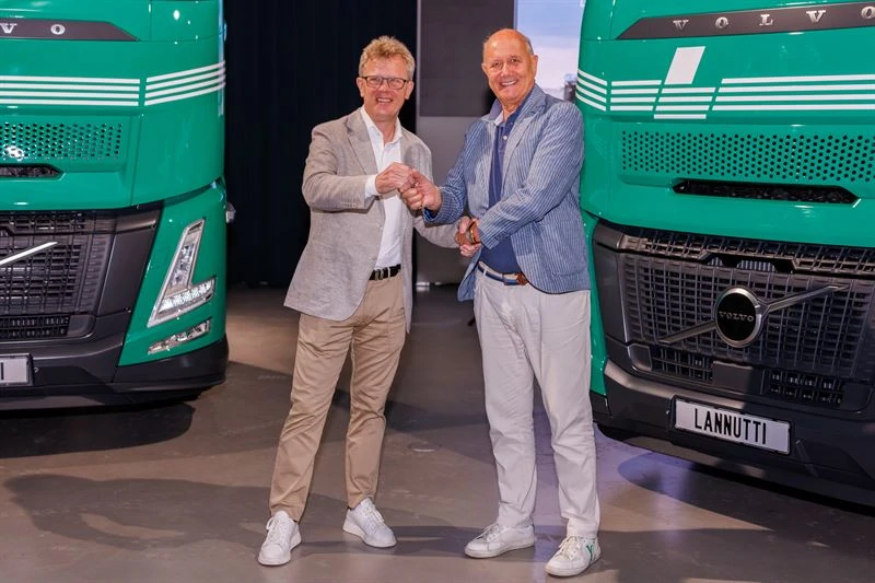 Roger Alm, prezident Volvo Trucks a Valter Lannutti, generální ředitel Lannutti Group. Autor Volvo Trucks