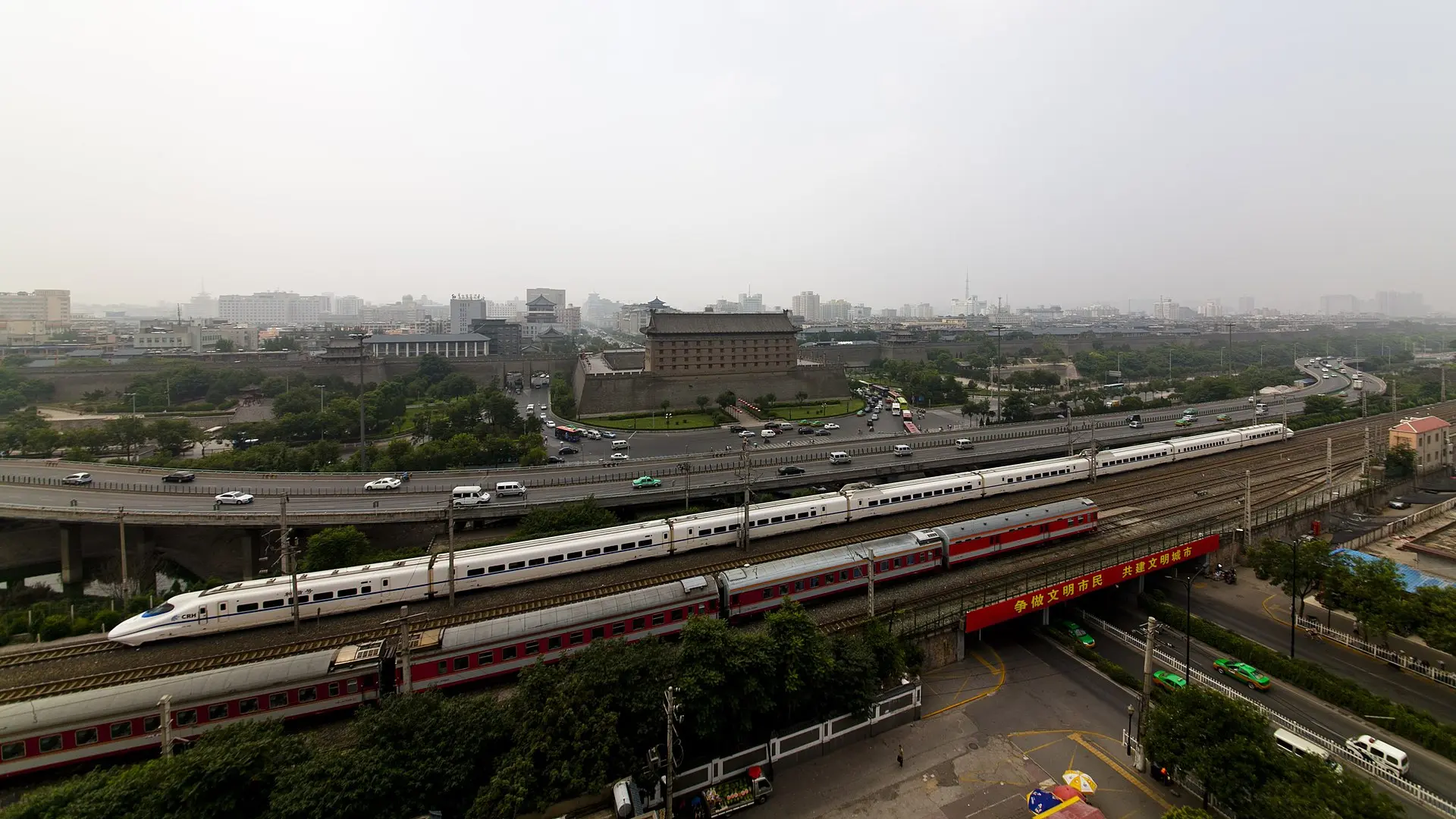 Souprava CRH2-09C výrobce CRRC ve městě Xian. Autor Jcember, wikipedie