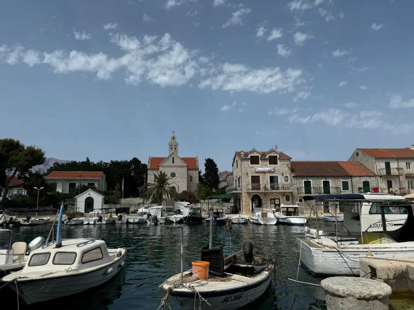 Hvar přístav Sučuraj. Autor Travel Family