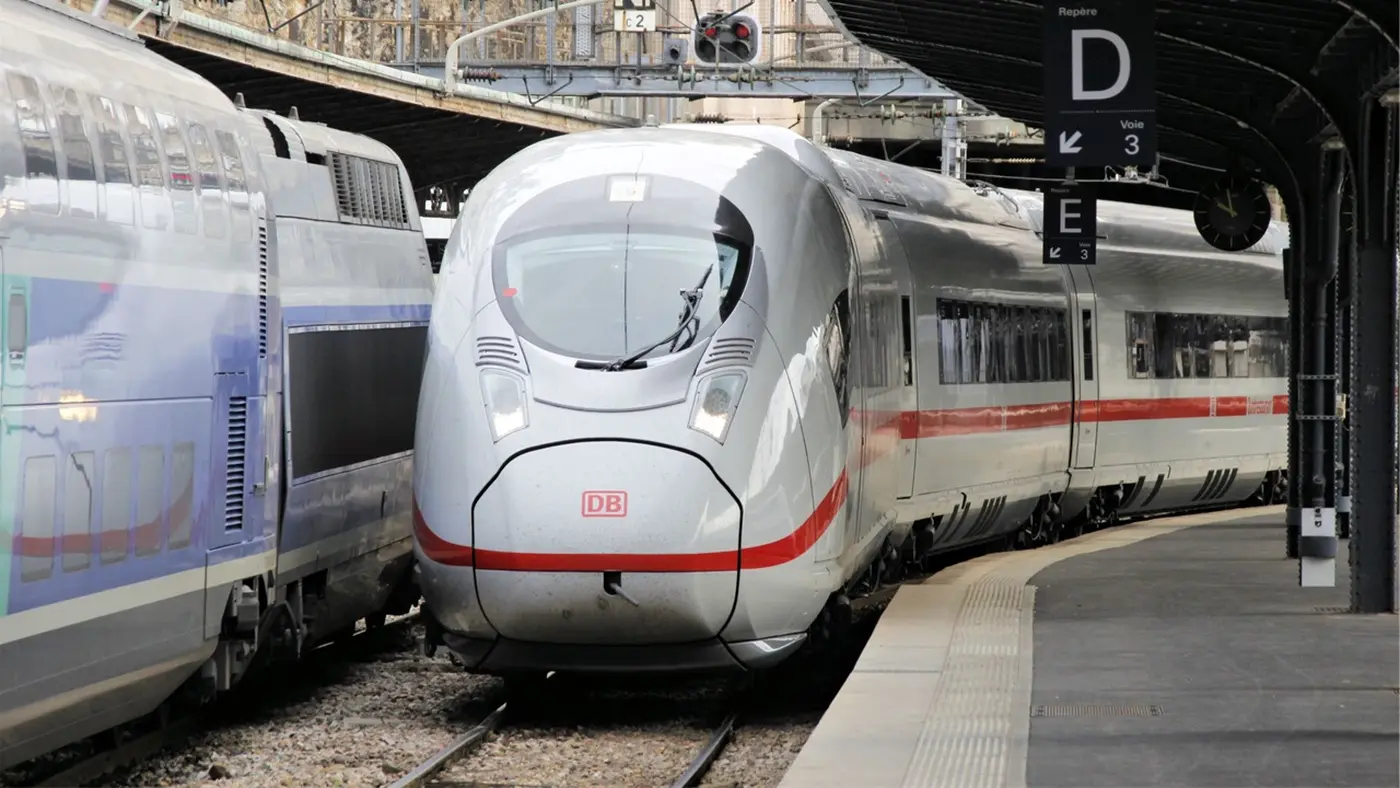 ICE Velaro D Deutsche Bahn na nádraží Gare de Iest v Paříži. Autor DB AG Wolfgang Klee