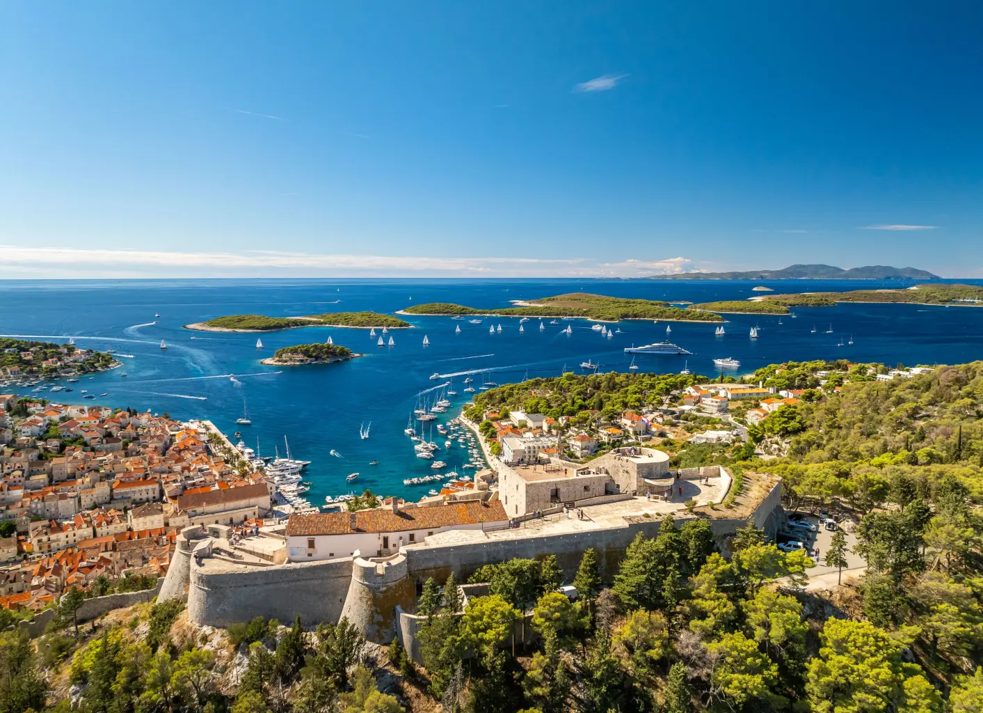 Ostrov Hvar Chorvatsko, Autor Julien Duval/ Travel Family