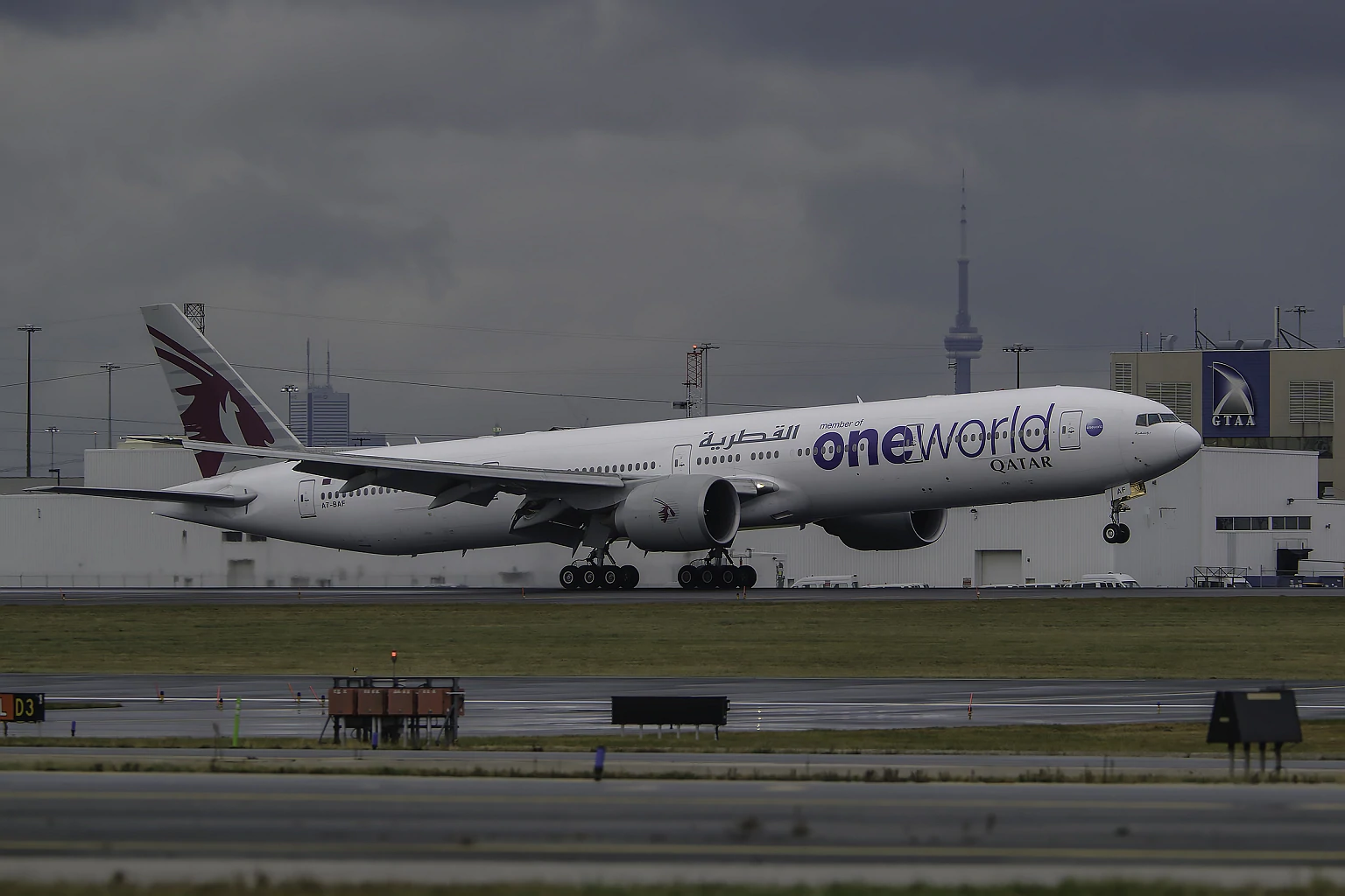 © Qatar Airways