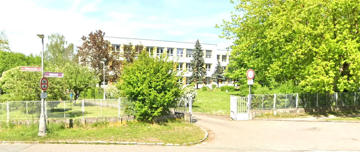 Základní škola Milady Horákové v Hradci Králové © google mapy