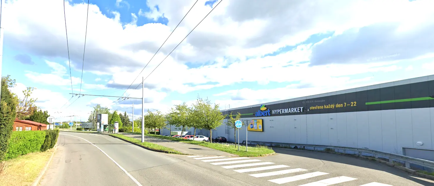 ilustrační foto nákupní zóny v Kuklenách v Hradci Králové © google mapy