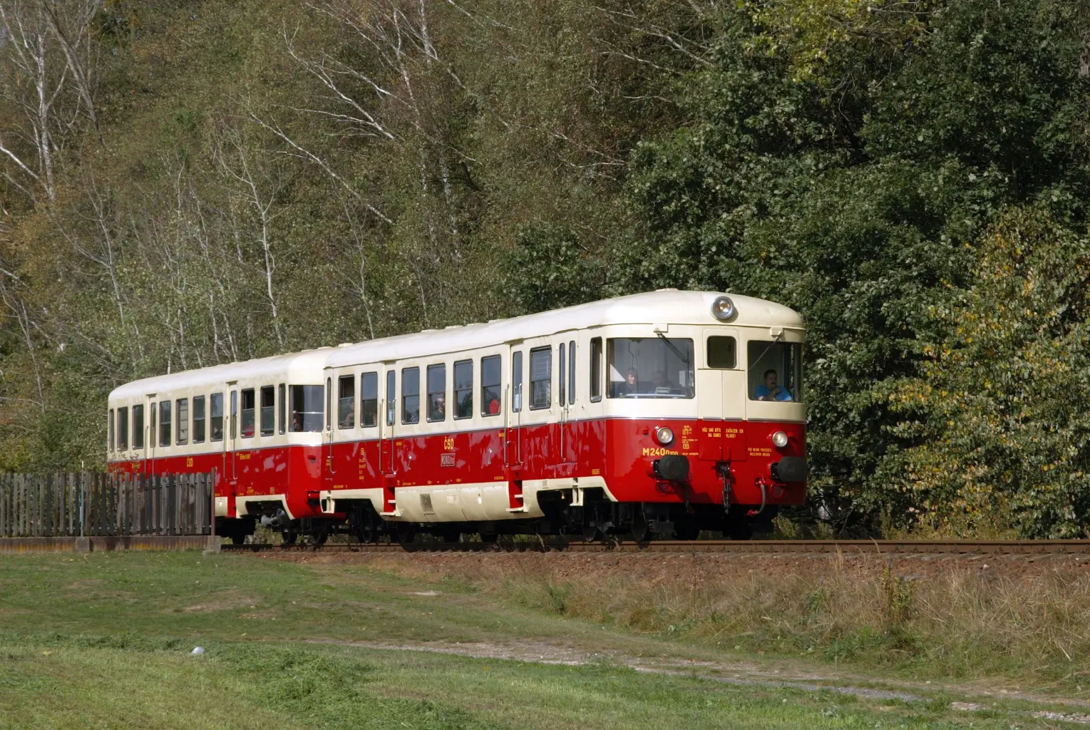 Motorový vlak Singrovka. Foto: Josef Vendolský