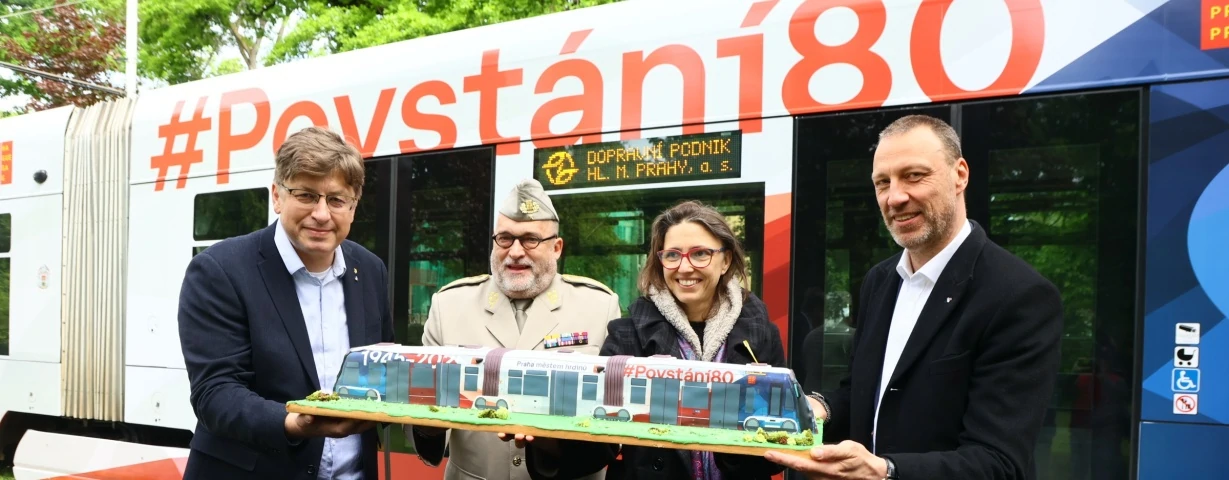 Speciální tramvaj k 80. výročí Pražského povstvání Autor: MHMP