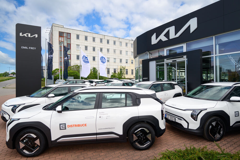 KIA + ČEZ Distribuce: předání elektromobilů KIA EV3, Autosalon Emil Frey - Stodůlky © Kia