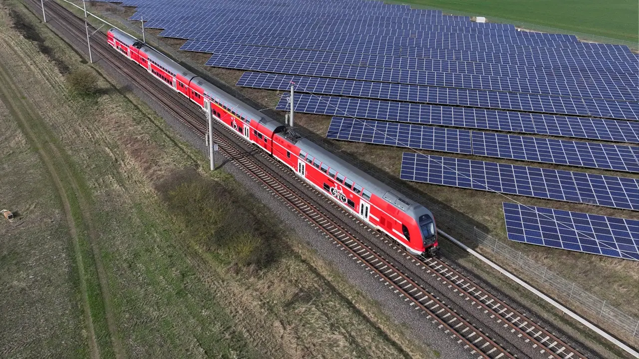vlak DB Regio Twindexx ET 445 na lince RE5 © DB AG / Oliver Lang