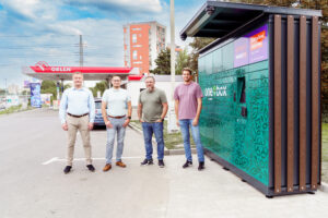 Zleva: Pawel Skurak – Group APM Installation (One by Allegro), Tomáš Dejmek – Last Mile Expansion (One by Allegro), Petr Palinčák – Category Manager (ORLEN) a Filip Havlíček (ORLEN)