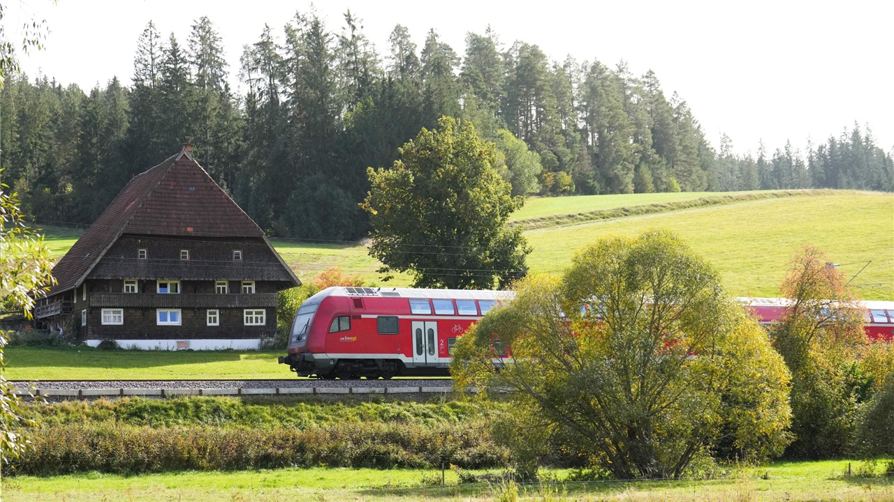 Patrová souprava DB Regio na trati do Konstanzu © DB AG / Oliver Lang