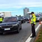 Přetížená nákladní doprava škodí krajským silnicím. Policie dostane dvě mobilní váhy